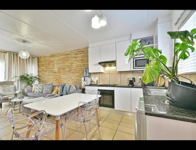 3 BEDROOM TOWNHOUSE FOR SALE IN WILGEHEUWEL